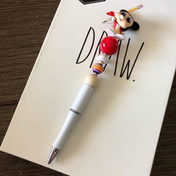 Disney Doorables: Mickey & Friends: Mickey Mouse Team handmade beaded pen - Picture 2 of 3